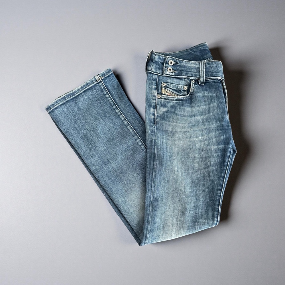 DIESEL WOMENS STRAIGHT LEG JEANS 2004